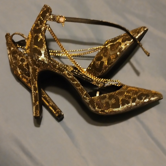 Heels - Picture 3 of 3